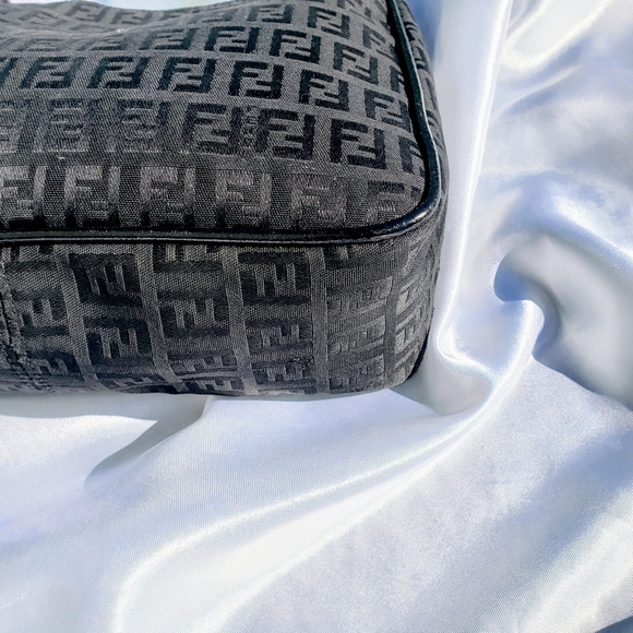 🖤SOLD BLACK FENDI ZUCCHINO TOTE🖤 - Picture 4 of 13